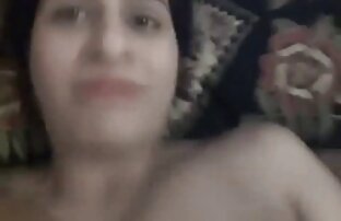 A Jovem Ladyboy mergulha um pepino no fundo do videos porno porno doido seu anal Rapado